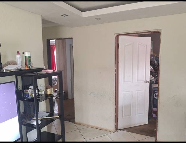 2 BEDROOM FREEHOLD FOR SALE IN VOSLOORUS SOUTH